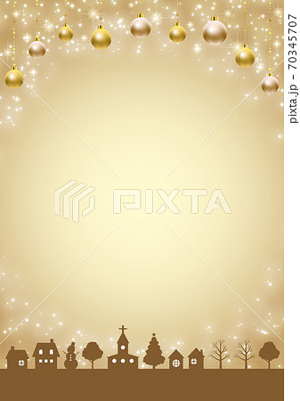 雪と飾られた街並みのクリスマス背景金色タテ 雪と飾られた街並みのクリスマス背景金色タテ 70345707