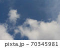青い空と白い雲 70345981