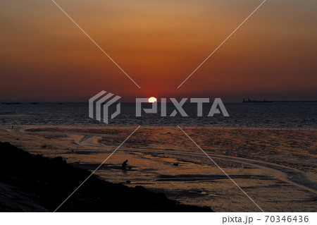 風景 太陽 夕焼け 70346436