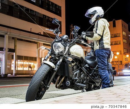 バイクでナイトツーリング 新潟の写真素材 バイクでナイトツーリング 新潟の写真素材