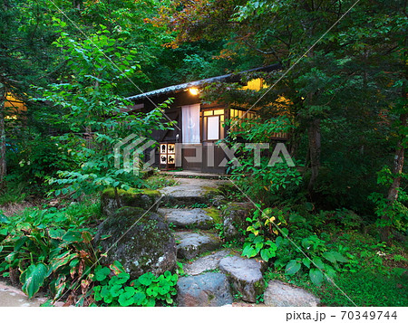 平湯温泉　平湯民俗館の露天風呂　男湯 70349744