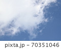 青い空と白い雲／夏の空 70351046