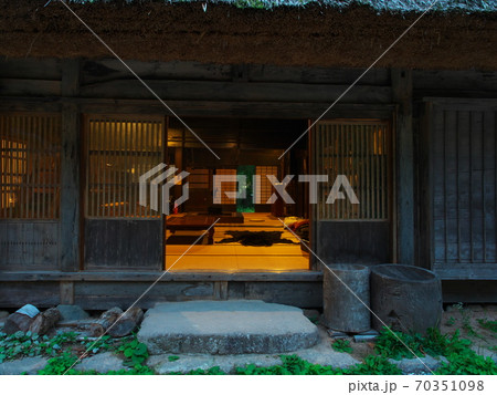 合掌造り平湯民俗館の無料休憩所の屋内 合掌造り平湯民俗館の無料休憩所の屋内 70351098