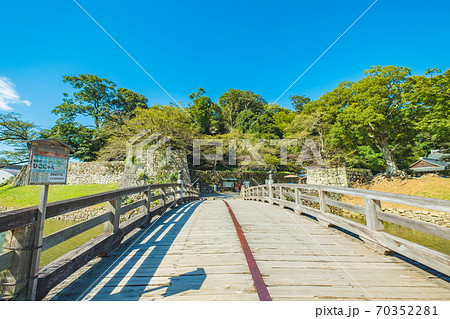 国宝彦根城へ続く橋 70352281