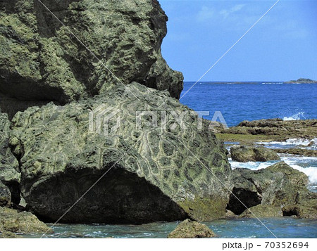 東京都 小笠原 父島 初寝浦海岸の写真素材 70352694 Pixta