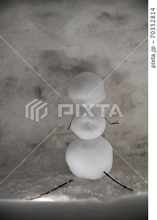 山形西村山郡西川町の月山志津温泉の雪旅籠の灯りのモニュメント 山形西村山郡西川町の月山志津温泉の雪旅籠の灯りのモニュメント 70352814