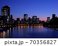 天満橋より大阪のビル夜景 70356827