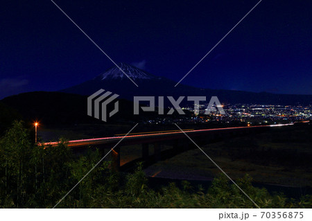 富士川SAより富士山と夜景 70356875