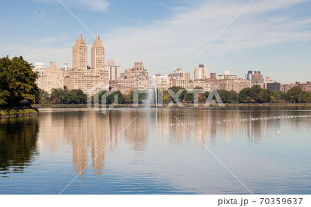 Jackie Onassis Reservoir.  The view across the Jackie Onassis Reservoir in Central Park, New York City in the United States of America on a still autumn morning. 70359637
