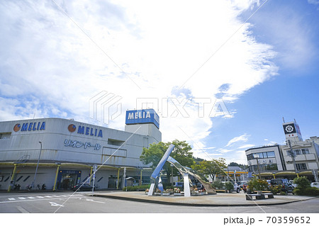 信越本線 加茂駅前の風景 70359652