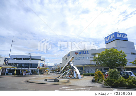 信越本線 加茂駅前の風景 70359653