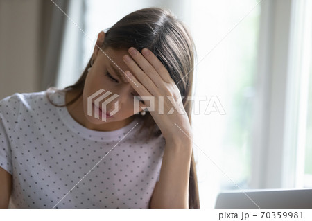 Frustrated young beautiful girl having financial problems. 70359981