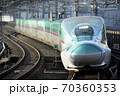 大宮駅に到着する盛岡行きE5系東北新幹線やまびこ51号 70360353