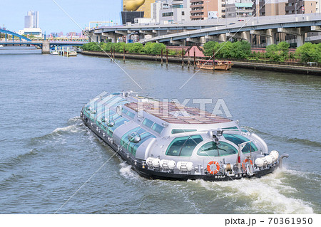 東京クルーズ　ホタルナ　隅田川　厩橋（うまやばし）にて　　 70361950