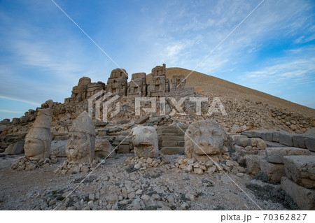 トルコの世界遺産 ネムルト山 70362827