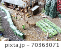 ジオラマ冬の光景-農家の風景 70363071