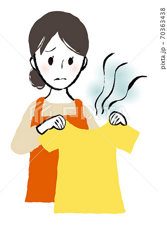 生乾きの匂いに悩む女性 70363438