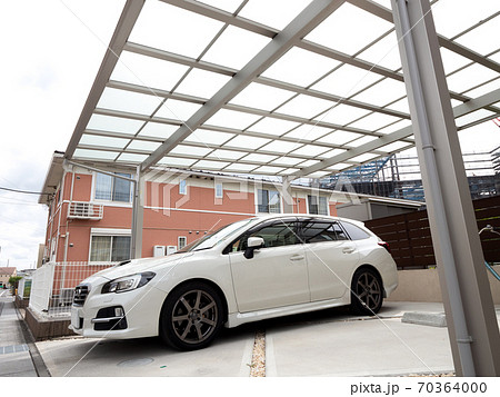 住宅街のカーポート 70364000