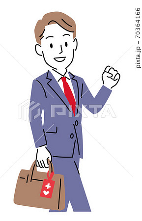 シンプルなタッチのカバンにヘルプマークを付けた男性 シンプルなタッチのカバンにヘルプマークを付けた男性 70364166