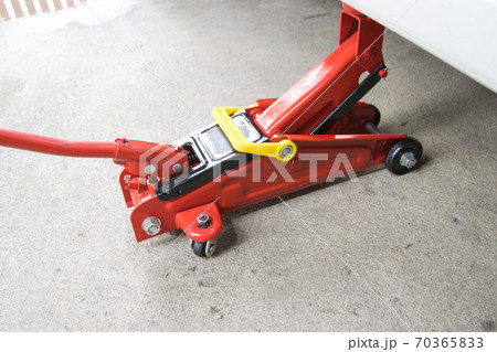 Car floor jack for car for repair check Maintenance of cars 70365833