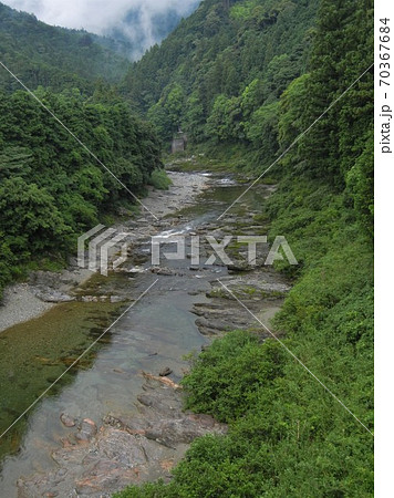 日本の川景色：香肌峡の櫛田川に合流する深谷川 70367684