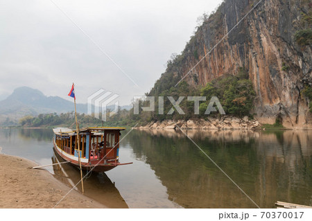 ラオス・ルアンパバーン郊外のパークウー洞窟 ラオス・ルアンパバーン郊外のパークウー洞窟 70370017