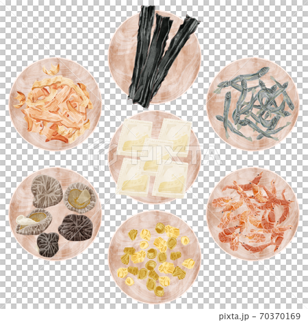 和風出汁と出汁パックの材料を載せた木皿のイラスト 70370169