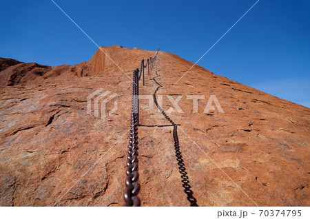 エアーズロック登山 70374795