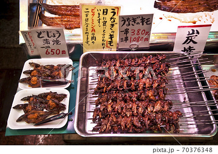 ドジョウの蒲焼きと鰻の肝串 京都 錦市場の写真素材