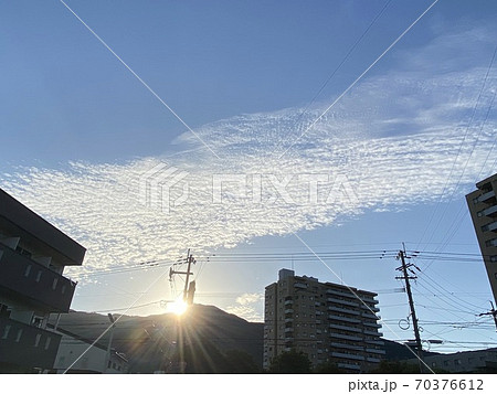 みあげる空 町から見上げる空の写真素材 [70376612] - PIXTA