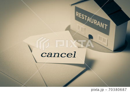 レストランのキャンセル　restaurant　cancel　飲食店の外観 70380687
