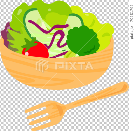 Green salad in a wooden bowl 70381763