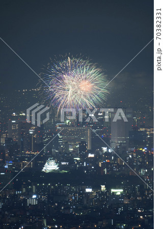 なにわ淀川花火大会遠望 大阪城の写真素材