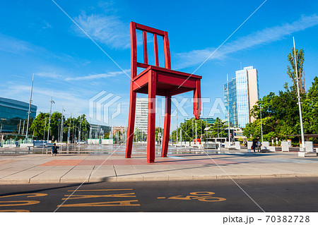 Broken Chair or Chaise Cassee, Geneva Broken Chair or Chaise Cassee, Geneva 70382728