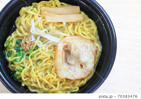 美味しいコンビニ味噌ラーメン 70383476