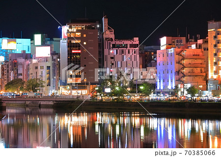 【福岡県】博多中洲屋台の夜景 70385066