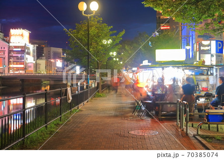 【福岡県】博多中洲屋台の夜景 【福岡県】博多中洲屋台の夜景 70385074