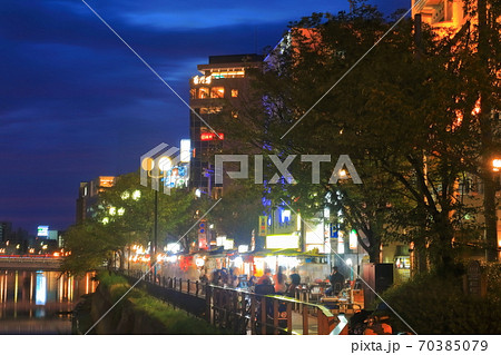 【福岡県】博多中洲屋台の夜景 70385079