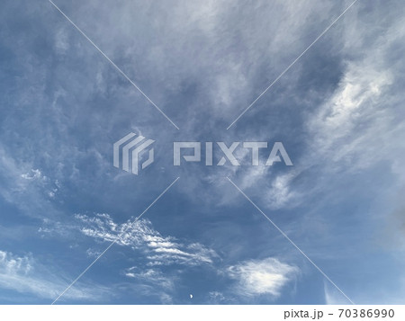 青い空と雲 70386990