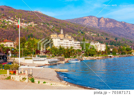 Stresa town at Lago Maggiore lake Stresa town at Lago Maggiore lake 70387171