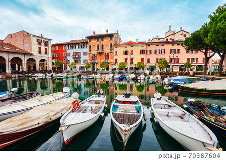 Port in Desenzano del Garda 70387604