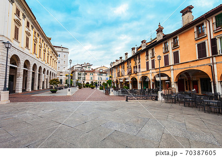 Piazza del Mercato in Brescia 70387605
