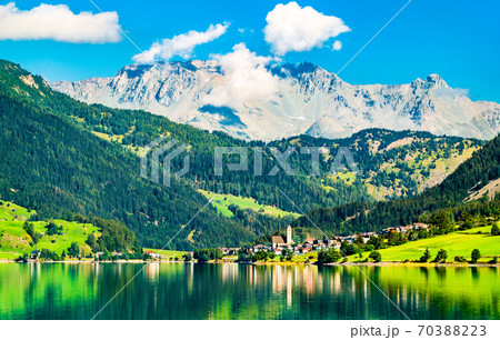 Reschen am See or Resia, a village on Lake Reschen in South Tyrol, Italy 70388223