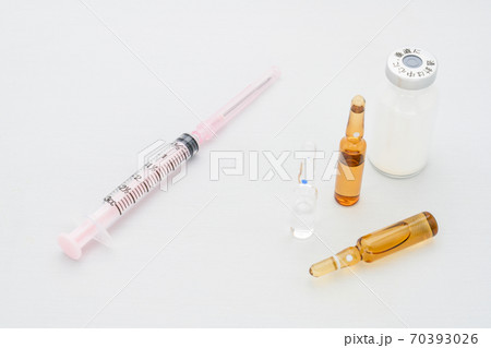 新型コロナウィルスのワクチンイメージ 70393026