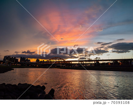 Sunset view of the beautiful First MacArthur Bridge 70393108
