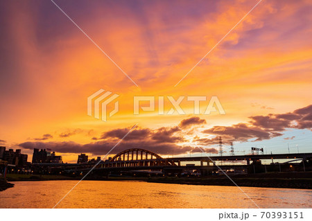 Sunset view of the beautiful First MacArthur Bridge 70393151