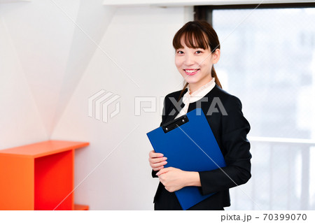 働く女性 70399070