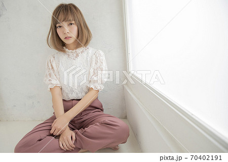 ミディアム巻き髪 ボブスタイル 女性 ミディアム巻き髪 ボブスタイル 女性 70402191