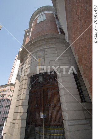 28 April 2007 the door at Kom Tong Hall, Sun 70402447