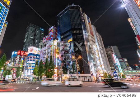 日本の東京都市景観 コロナ禍の東京・秋葉原。外国人団体客の姿は見られない=2020年10月12日 日本の東京都市景観 コロナ禍の東京・秋葉原。外国人団体客の姿は見られない=2020年10月12日 70406498